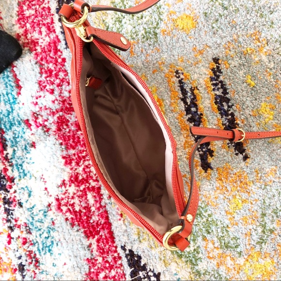 Coach factory small deep orange crossbody bag. - Picture 4 of 4